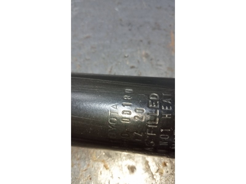 Recambio de amortiguador trasero izquierdo para toyota yaris 1.3 16v cat referencia OEM IAM 485300D180  