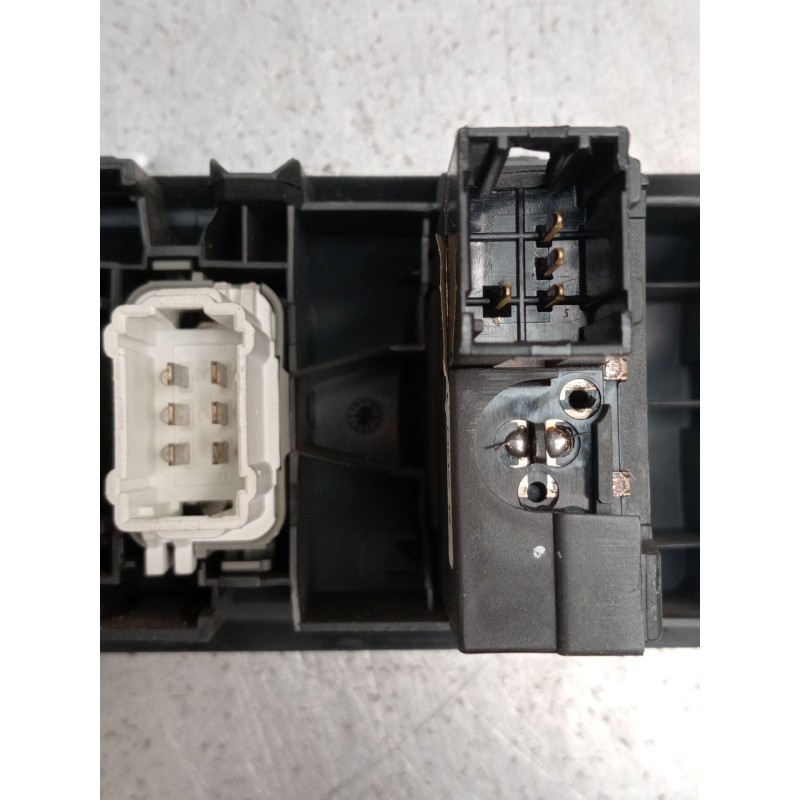 Recambio de mando multifuncion para renault clio iii (br0/1, cr0/1) 1.2 16v (br02, br0j, br11, cr02, cr0j, cr11) referencia OEM 