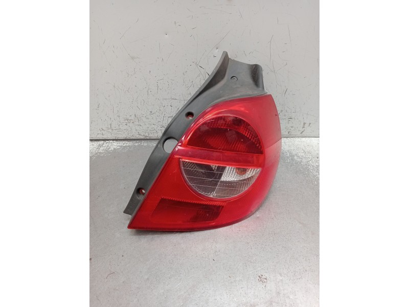 Recambio de piloto trasero derecho para renault clio iii (br0/1, cr0/1) 1.2 16v (br02, br0j, br11, cr02, cr0j, cr11) referencia 