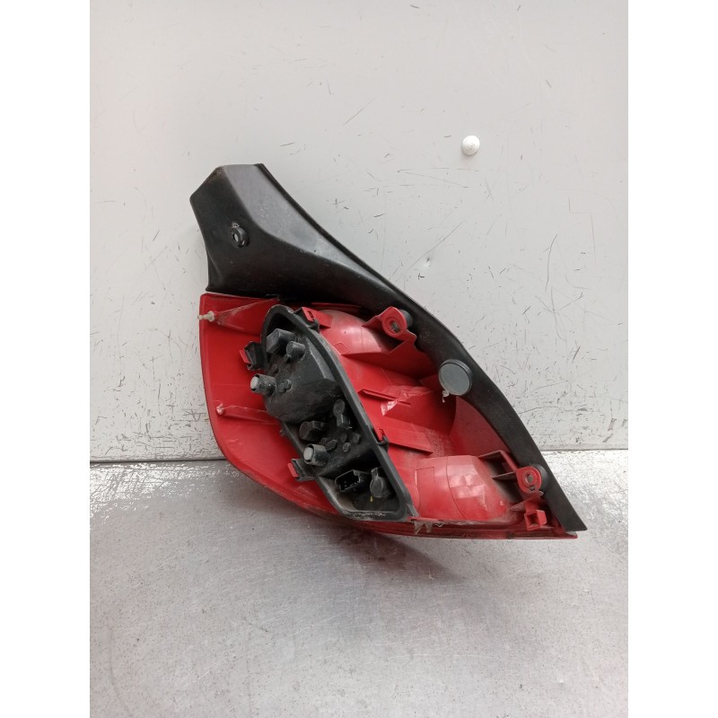 Recambio de piloto trasero derecho para renault clio iii (br0/1, cr0/1) 1.2 16v (br02, br0j, br11, cr02, cr0j, cr11) referencia 