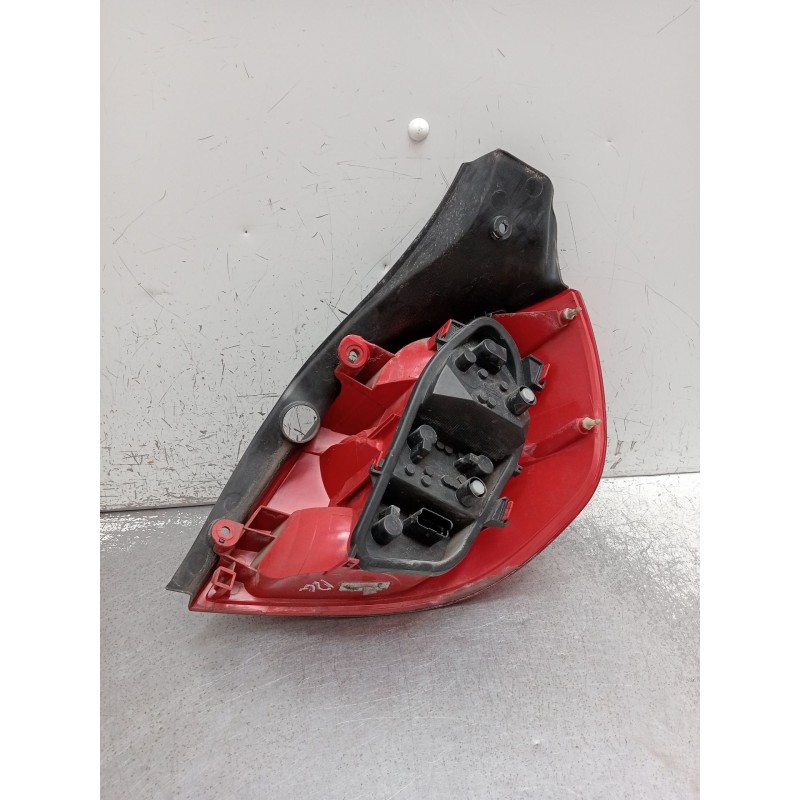 Recambio de piloto trasero izquierdo para renault clio iii (br0/1, cr0/1) 1.2 16v (br02, br0j, br11, cr02, cr0j, cr11) referenci