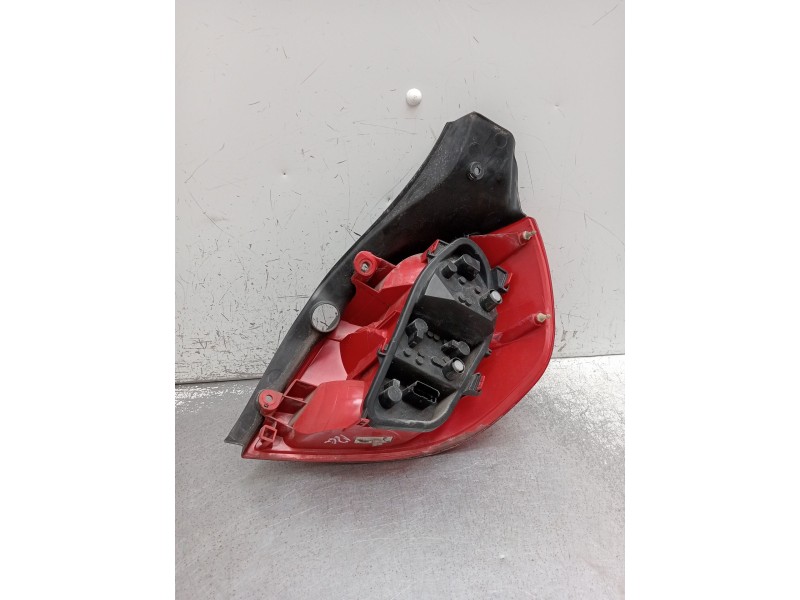 Recambio de piloto trasero izquierdo para renault clio iii (br0/1, cr0/1) 1.2 16v (br02, br0j, br11, cr02, cr0j, cr11) referenci