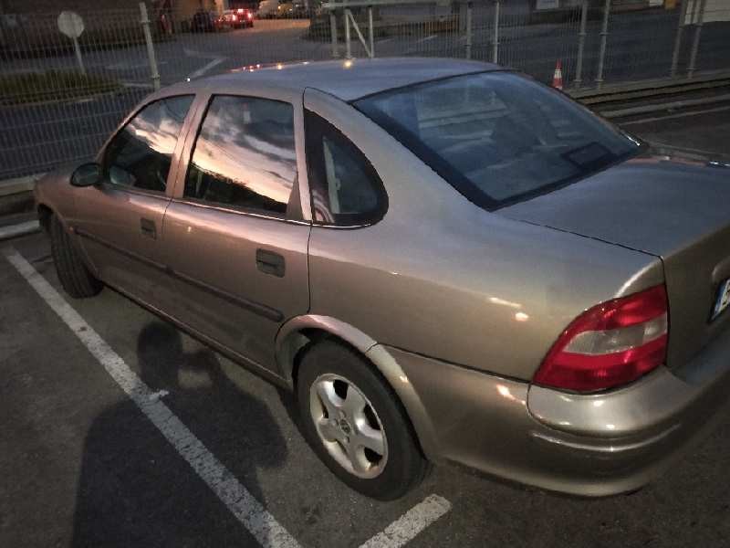 opel vectra b berlina del año 1996