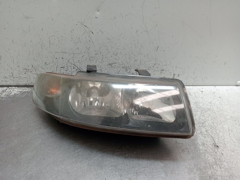 Recambio de faro derecho para seat leon (1m1) 1.9 tdi referencia OEM IAM   