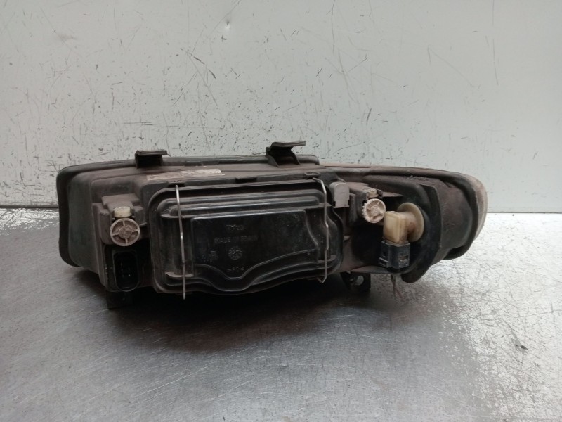 Recambio de faro derecho para seat leon (1m1) 1.9 tdi referencia OEM IAM   