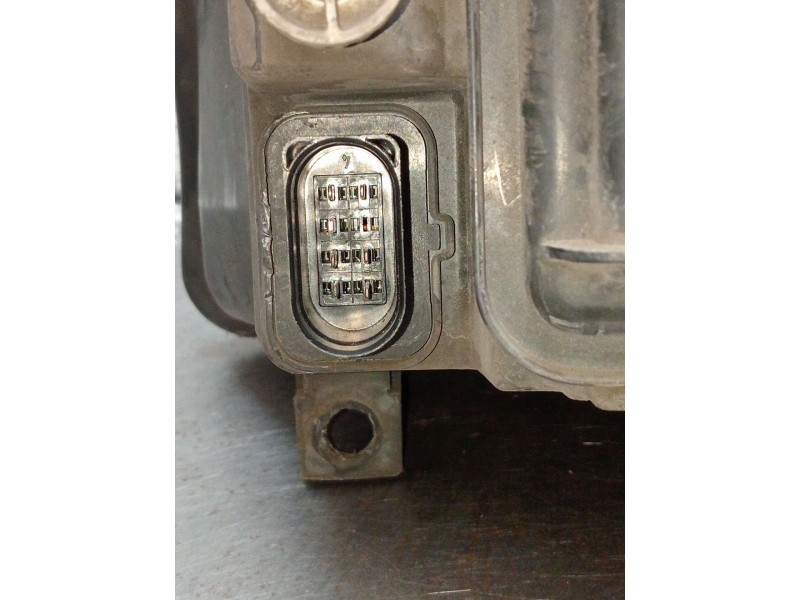 Recambio de faro derecho para seat leon (1m1) 1.9 tdi referencia OEM IAM   