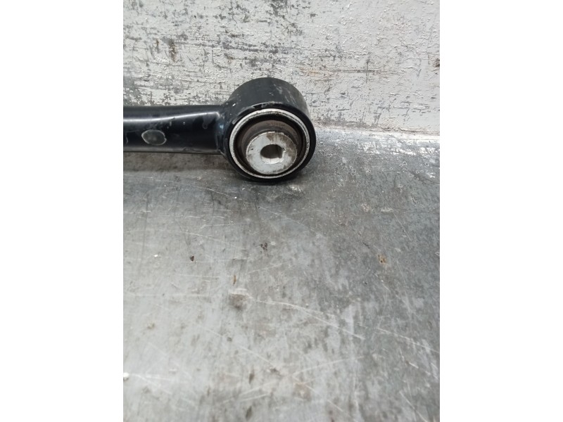 Recambio de brazo suspension inferior trasero izquierdo para jeep renegade referencia OEM IAM 00521136450  