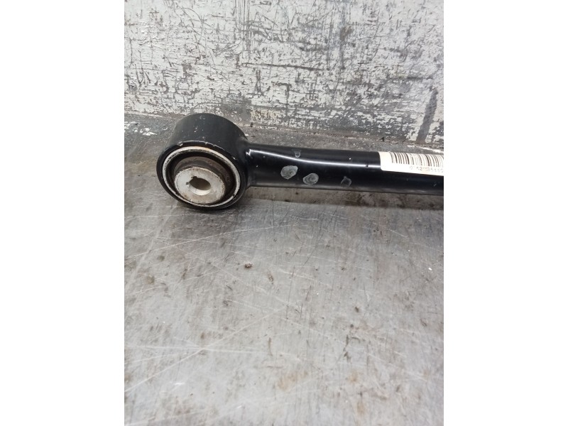 Recambio de brazo suspension inferior trasero izquierdo para jeep renegade referencia OEM IAM 00521136450  