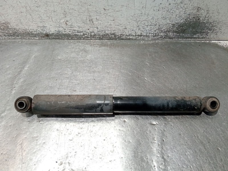 Recambio de amortiguador trasero derecho para hyundai h-1 furgoneta (a1) 2.5 crdi referencia OEM IAM 553104A700  