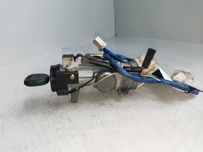 Recambio de conmutador de arranque para kia carens 1.8 cat referencia OEM IAM 45261A  