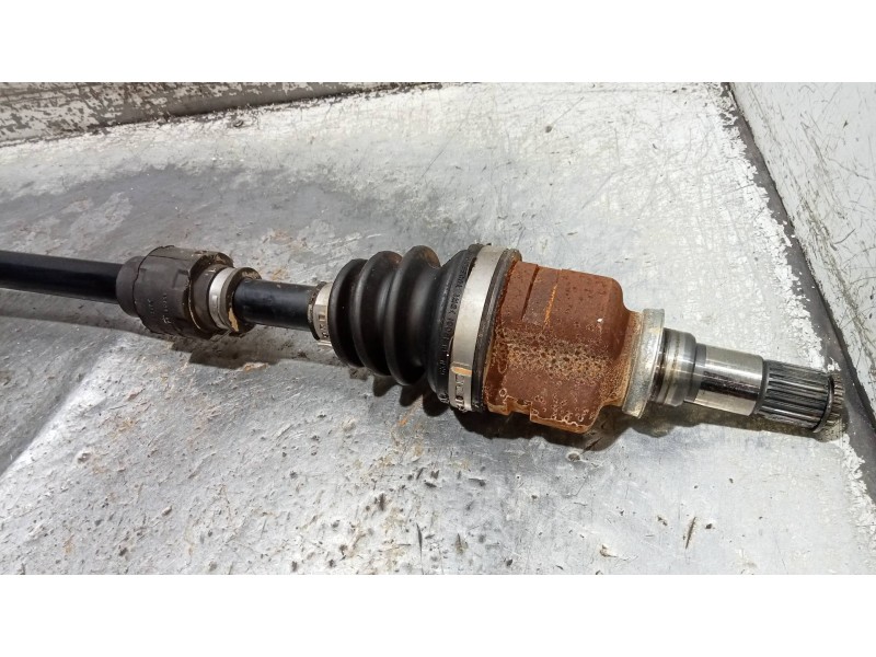 Recambio de transmision delantera derecha para toyota yaris 1.3 16v cat referencia OEM IAM 434100D390  