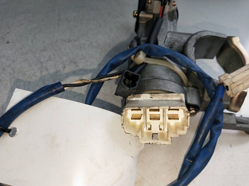 Recambio de conmutador de arranque para kia carens 1.8 cat referencia OEM IAM 45261A  