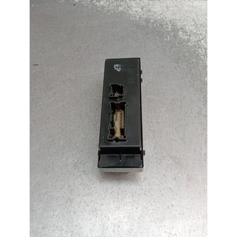 Recambio de mando elevalunas delantero izquierdo para nissan qashqai ii (j11, j11_) 1.2 dig-t referencia OEM IAM   