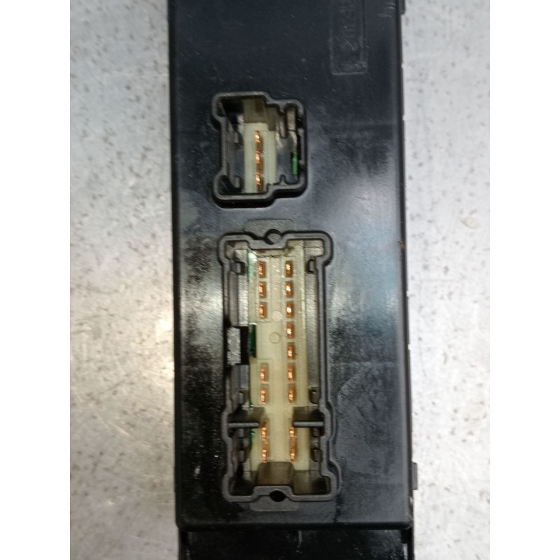 Recambio de mando elevalunas delantero izquierdo para nissan qashqai ii (j11, j11_) 1.2 dig-t referencia OEM IAM   
