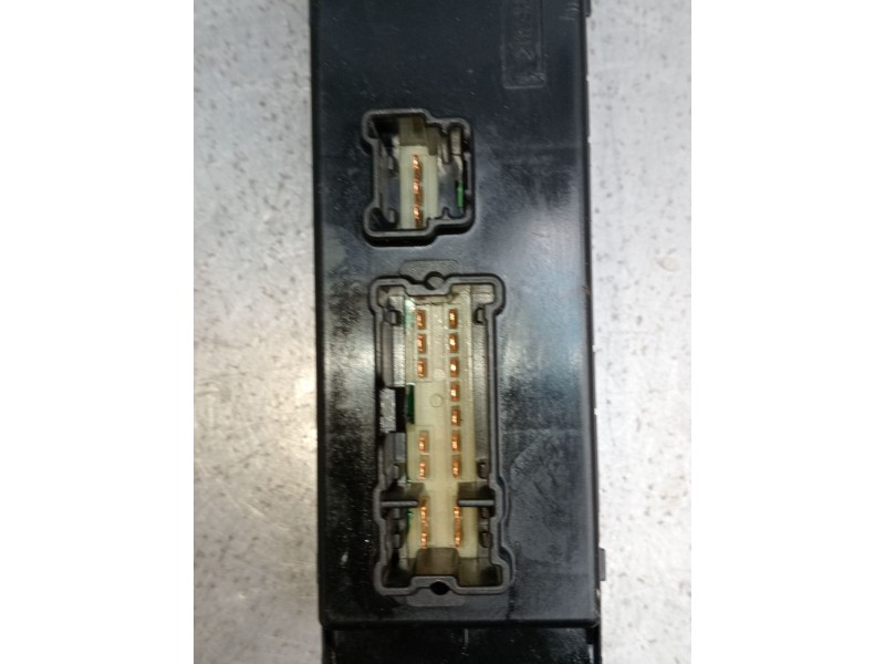Recambio de mando elevalunas delantero izquierdo para nissan qashqai ii (j11, j11_) 1.2 dig-t referencia OEM IAM   