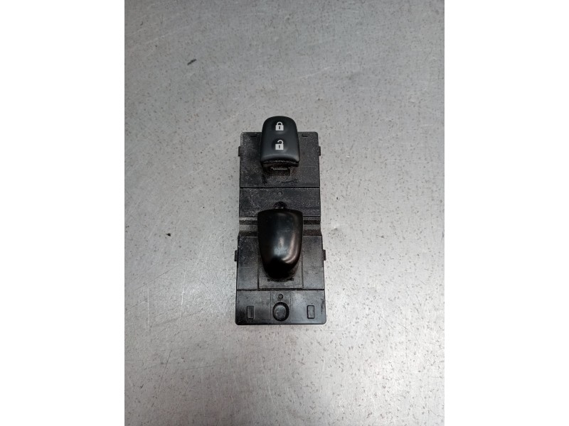 Recambio de mando elevalunas delantero derecho para nissan qashqai ii (j11, j11_) 1.2 dig-t referencia OEM IAM 15Y30SD  