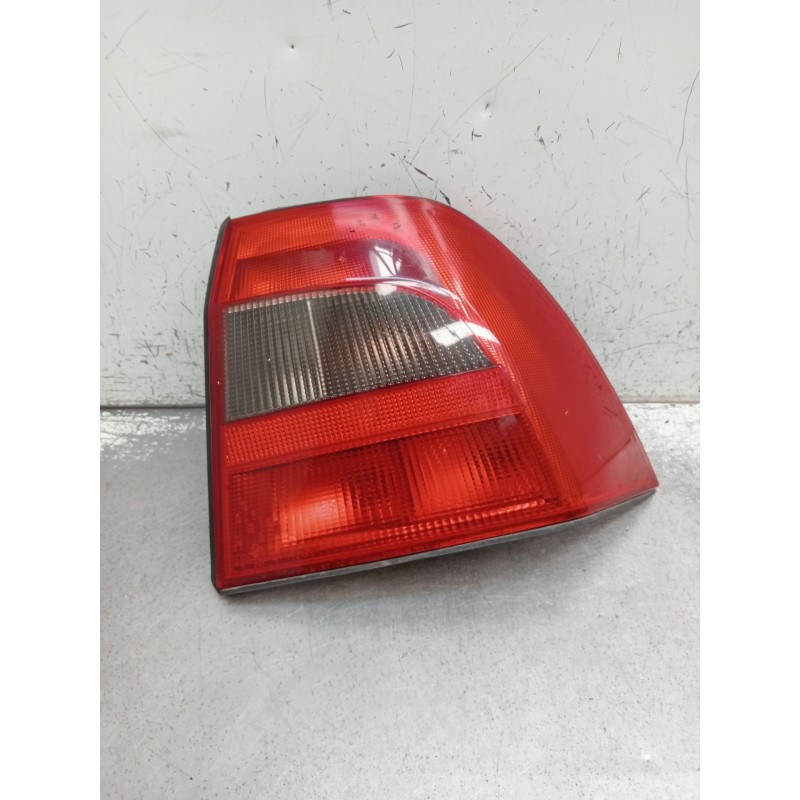 Recambio de piloto trasero derecho para opel vectra b (j96) 1.6 i 16v (f19) referencia OEM IAM   