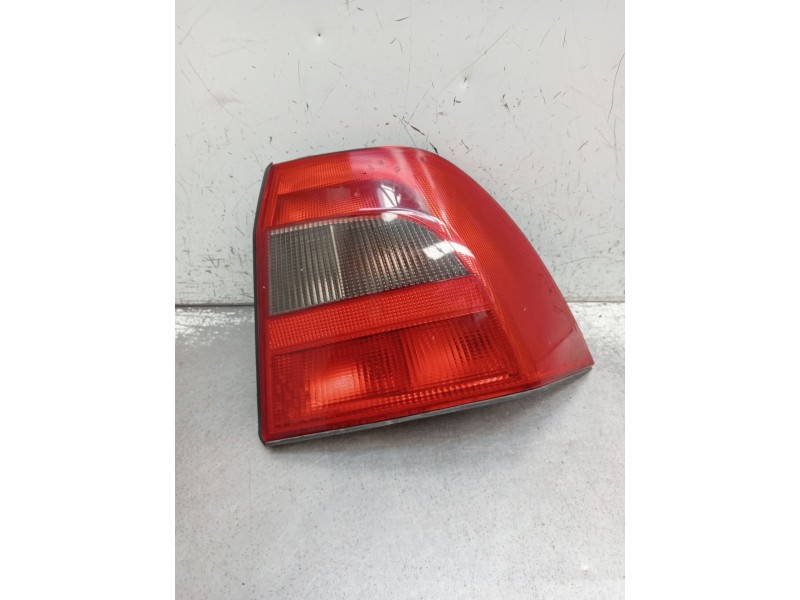 Recambio de piloto trasero derecho para opel vectra b (j96) 1.6 i 16v (f19) referencia OEM IAM   