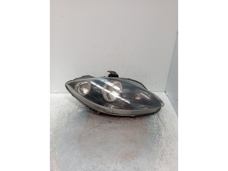 Recambio de faro derecho para seat leon (1p1) 2.0 tdi 16v referencia OEM IAM 5P1941006B 89309820 