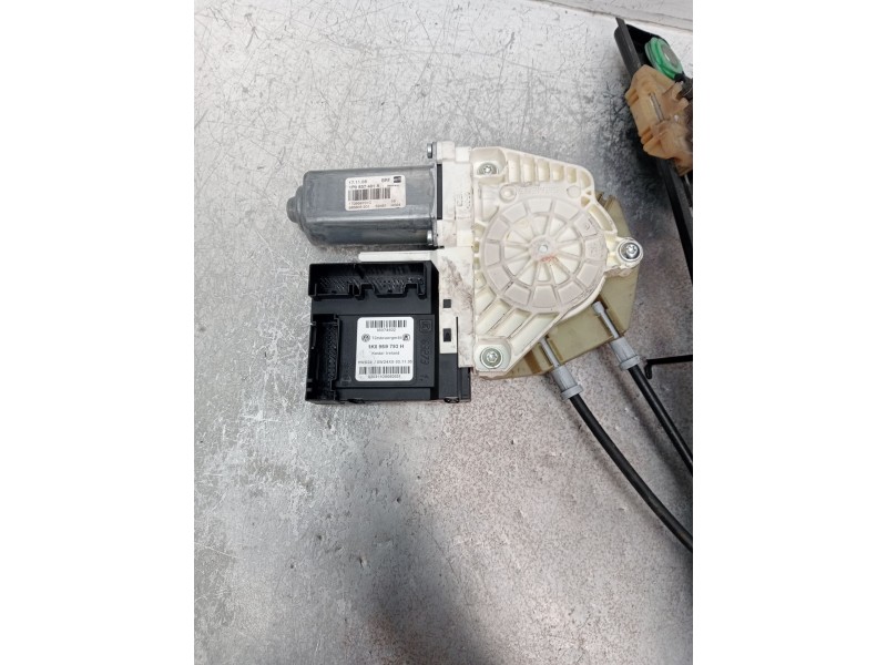 Recambio de elevalunas delantero izquierdo para seat leon (1p1) 2.0 tdi 16v referencia OEM IAM 1P0837401A 5P 1k0959793H