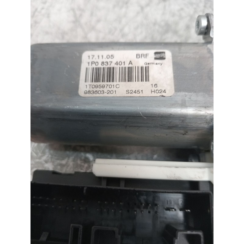 Recambio de elevalunas delantero izquierdo para seat leon (1p1) 2.0 tdi 16v referencia OEM IAM 1P0837401A 5P 1k0959793H