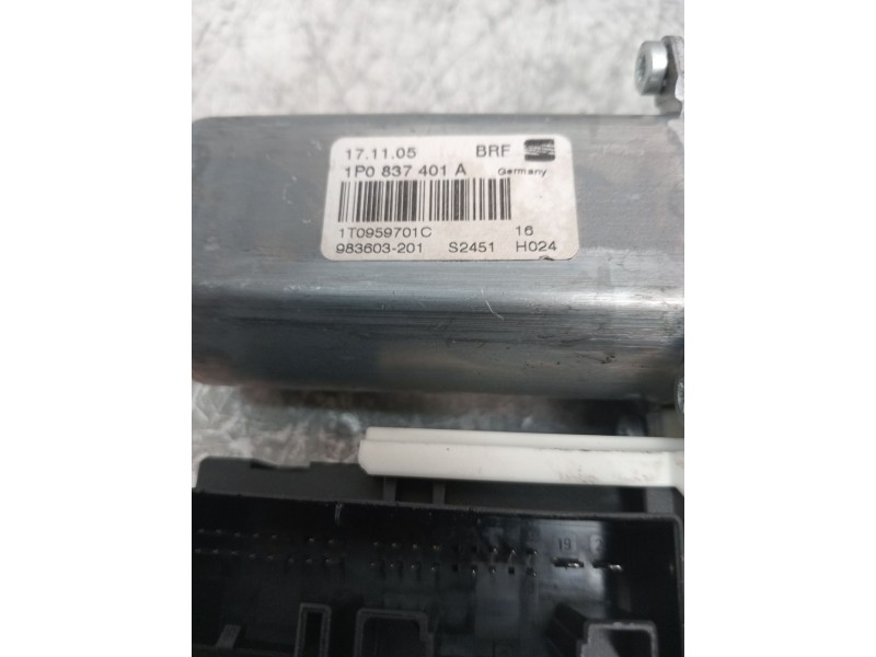 Recambio de elevalunas delantero izquierdo para seat leon (1p1) 2.0 tdi 16v referencia OEM IAM 1P0837401A 5P 1k0959793H