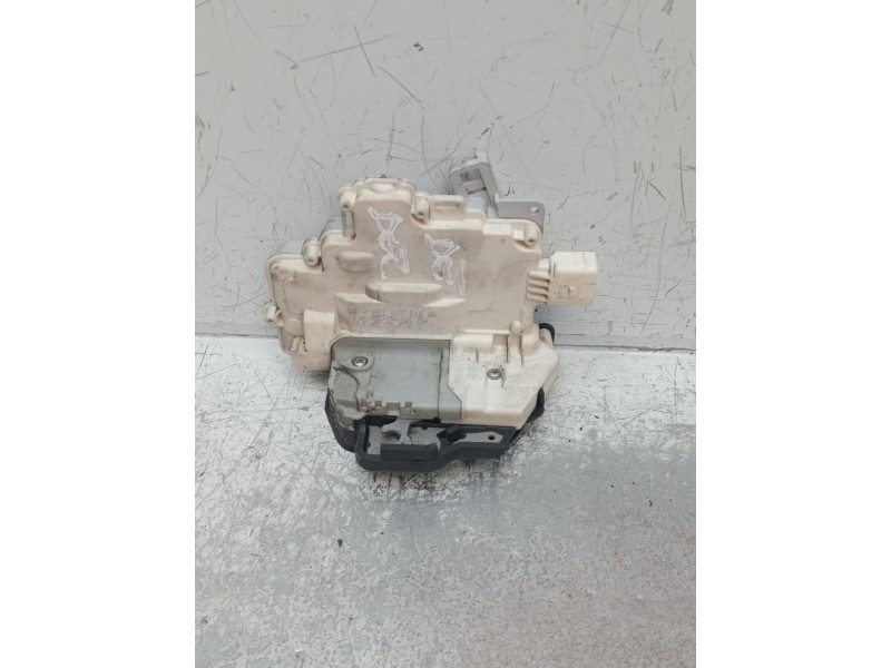 Recambio de motor cierre centralizado delantero izquierdo para seat exeo (3r2) 2.0 tdi referencia OEM IAM 8E1837016AA 4P 