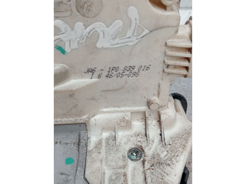 Recambio de motor cierre centralizado trasero derecho para seat leon (1p1) 2.0 tdi 16v referencia OEM IAM 1P0839016 5P 