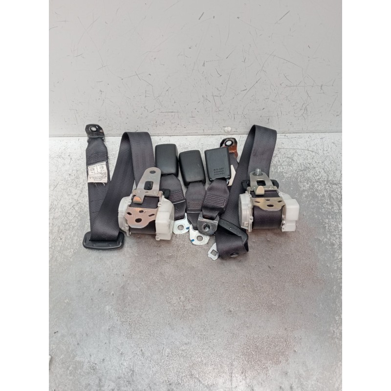 Recambio de juego cinturones trasero para suzuki swift iii (mz, ez) 1.3 (rs 413) referencia OEM IAM  5P 