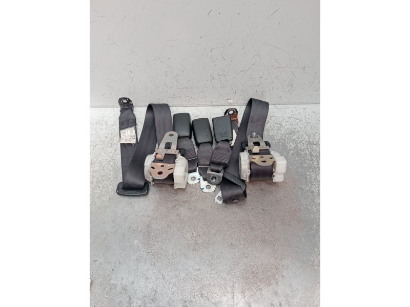 Recambio de juego cinturones trasero para suzuki swift iii (mz, ez) 1.3 (rs 413) referencia OEM IAM  5P 