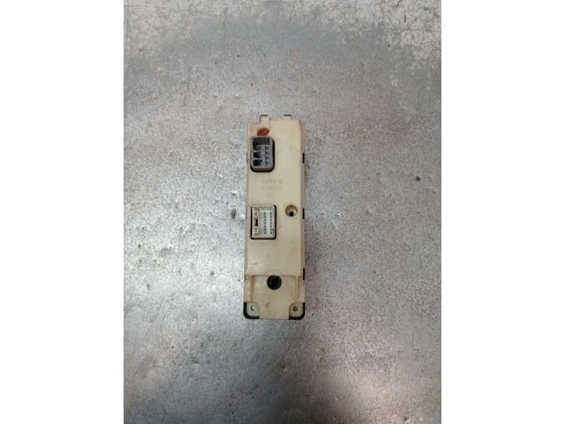 Recambio de mando elevalunas delantero izquierdo para isuzu d-max i (tfr, tfs) 3.0 ditd 4x4 (tfs77h) referencia OEM IAM  4P 