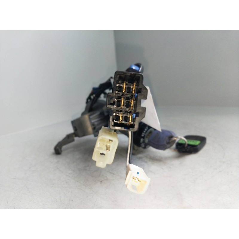 Recambio de conmutador de arranque para kia carnival ii 2.5 v6 ex referencia OEM IAM 47361A  