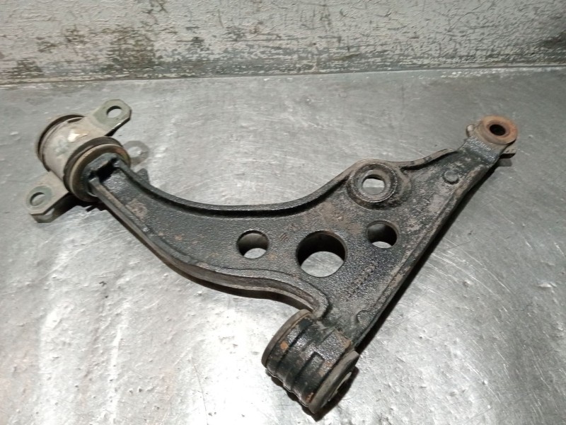 Recambio de brazo suspension inferior delantero izquierdo para peugeot boxer furgoneta (230l) 1.9 d referencia OEM IAM 130236908