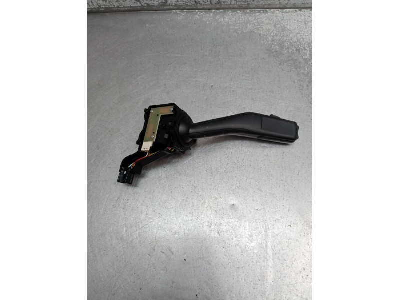 Recambio de mando luces para volkswagen golf v berlina (1k1) gt sport referencia OEM IAM 4HF0649A  