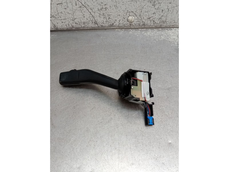 Recambio de mando limpia para volkswagen golf v berlina (1k1) gt sport referencia OEM IAM 4QF0764  