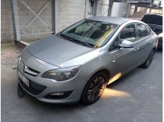 opel astra j sedán del año 2015