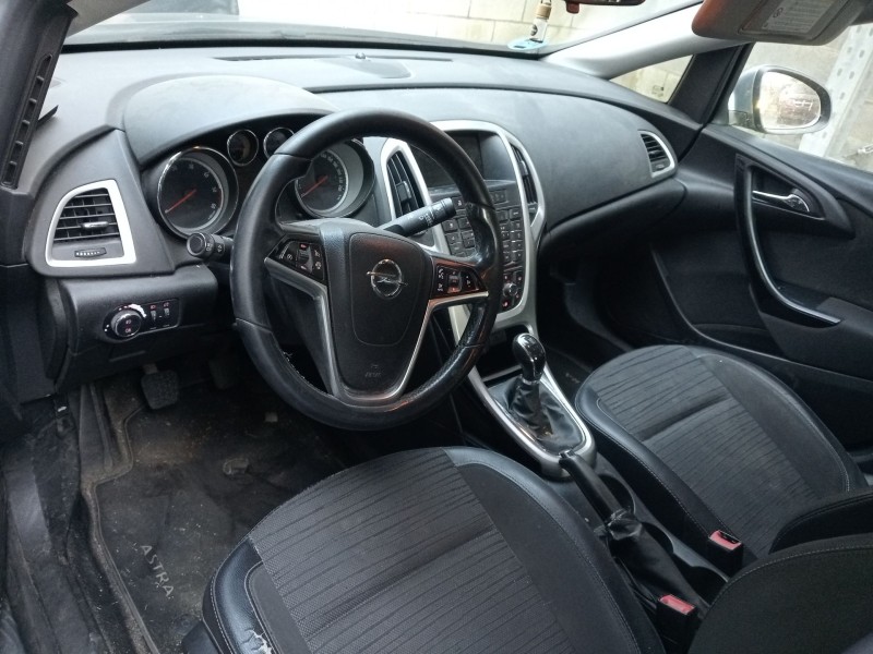 opel astra j sedán del año 2015