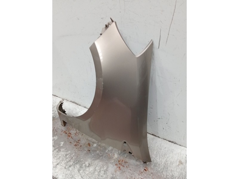 Recambio de aleta delantera izquierda para renault clio grandtour dynamique referencia OEM IAM   
