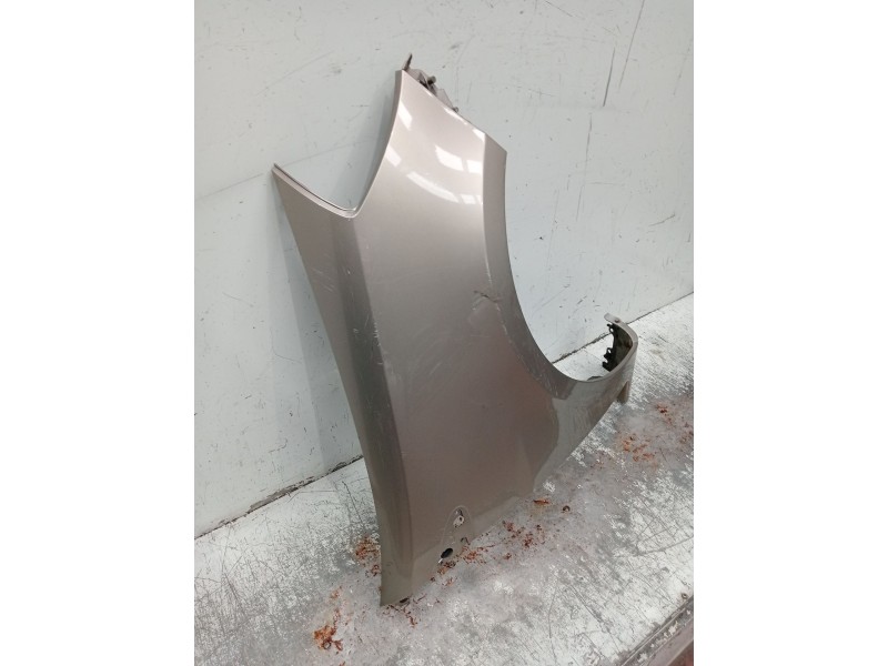 Recambio de aleta delantera derecha para renault clio grandtour dynamique referencia OEM IAM   