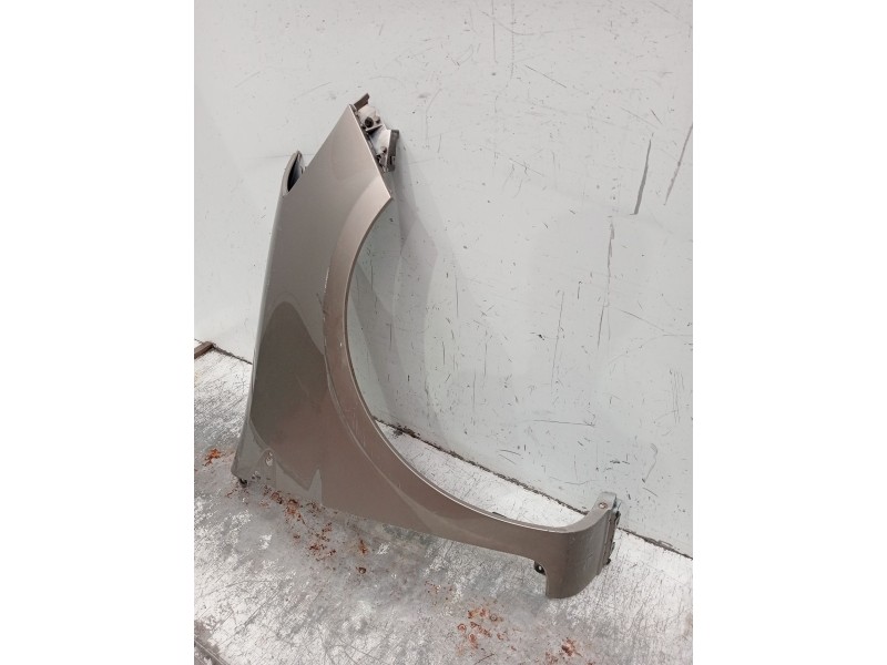 Recambio de aleta delantera derecha para renault clio grandtour dynamique referencia OEM IAM   