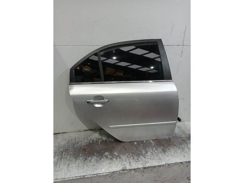 Recambio de puerta trasera derecha para hyundai sonata v (nf) 2.0 crdi referencia OEM IAM  4P 