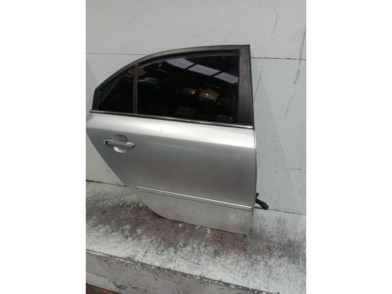Recambio de puerta trasera derecha para hyundai sonata v (nf) 2.0 crdi referencia OEM IAM  4P 