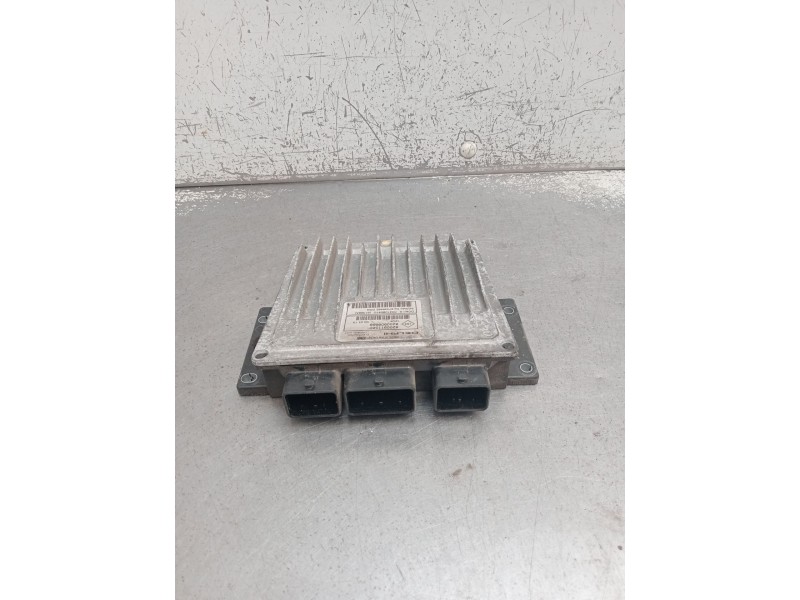 Recambio de centralita motor uce para renault clio grandtour dynamique referencia OEM IAM 8200911560 8200909666 