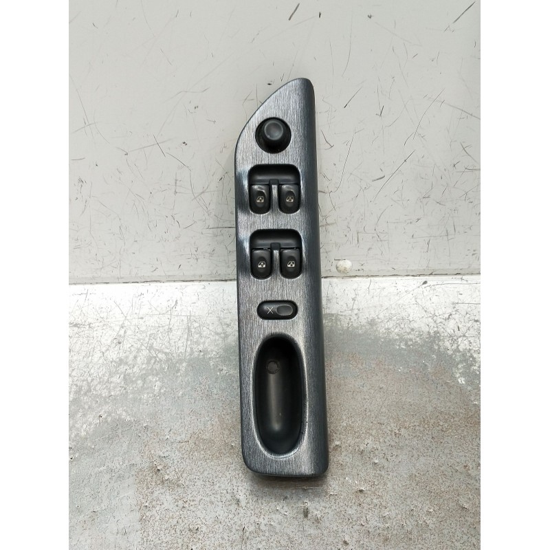 Recambio de mando elevalunas delantero izquierdo para renault laguna (b56) 1.9 dci diesel cat referencia OEM IAM 7701707064  