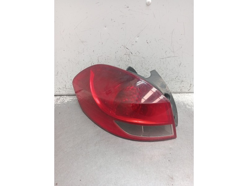 Recambio de piloto trasero izquierdo para renault clio grandtour dynamique referencia OEM IAM 8200586843 20240999 