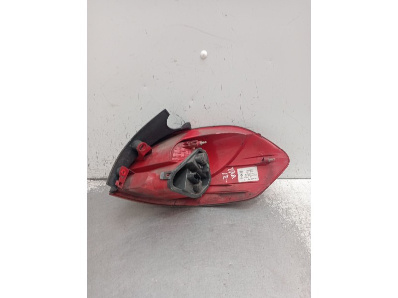 Recambio de piloto trasero izquierdo para renault clio grandtour dynamique referencia OEM IAM 8200586843 20240999 