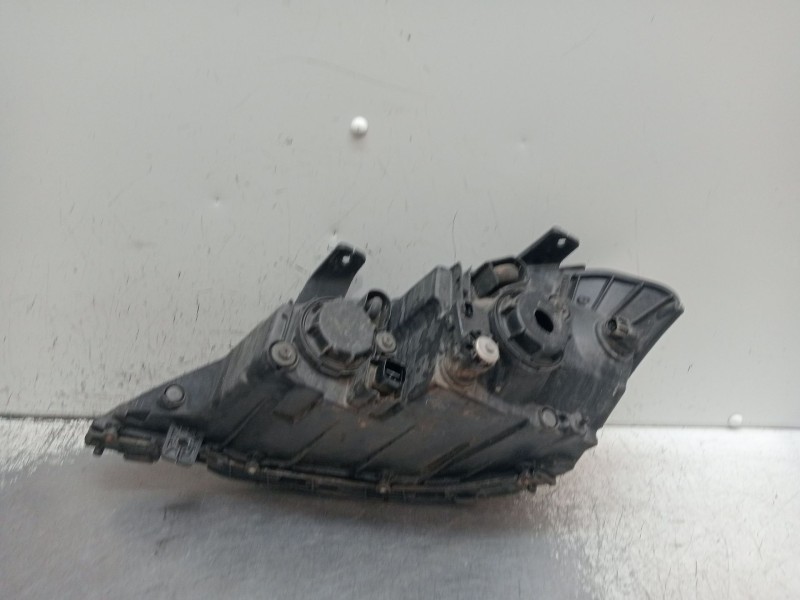 Recambio de faro derecho para ssangyong kyron 2.0 xdi 4x4 referencia OEM IAM   