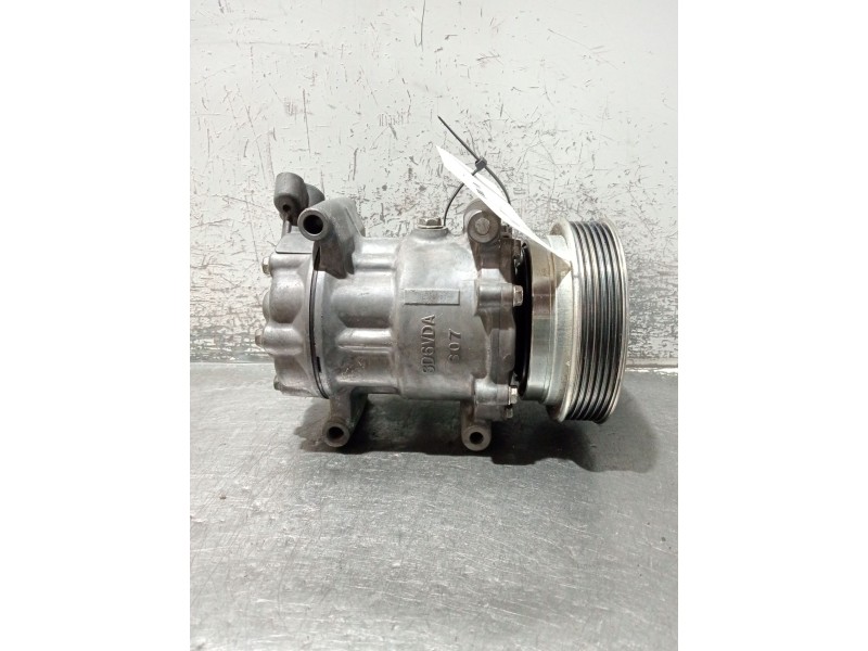 Recambio de compresor aire acondicionado para renault clio grandtour dynamique referencia OEM IAM 8200953359  