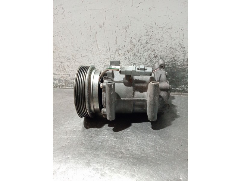 Recambio de compresor aire acondicionado para renault clio grandtour dynamique referencia OEM IAM 8200953359  