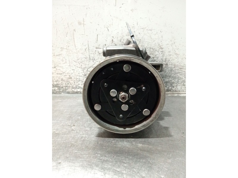 Recambio de compresor aire acondicionado para renault clio grandtour dynamique referencia OEM IAM 8200953359  